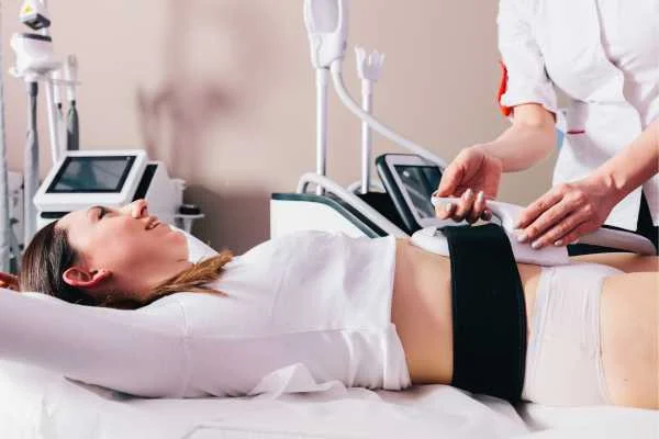 woman having body sculpting to help improve her body image and her mental health Welwyn Garden City